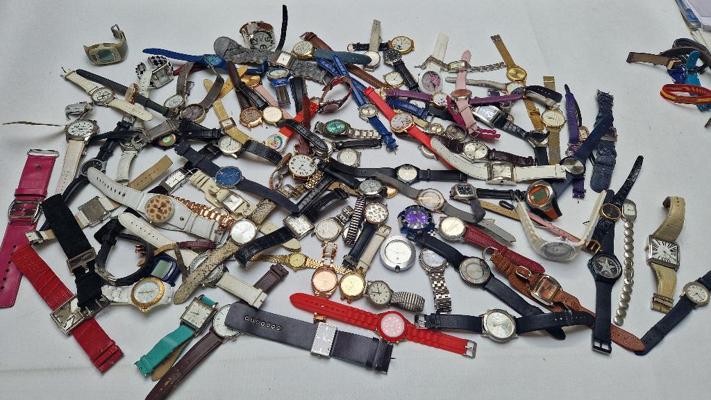 Quartz horloge's, Ophalen of Verzenden, Leer, Overige merken