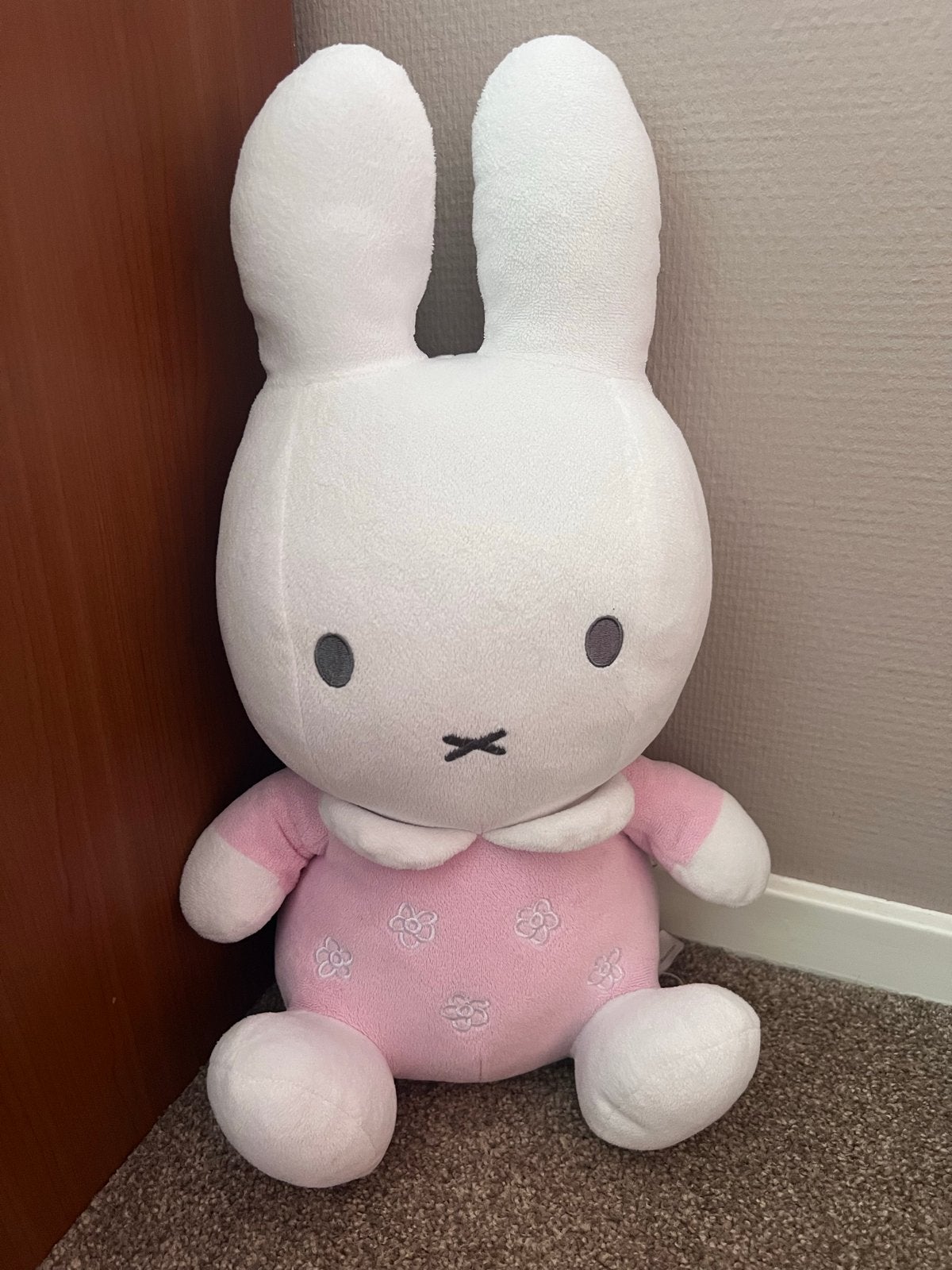 Grote Nijntje knuffel roze met bloemetjes, Overige merken, Konijn, Nijntje, Ophalen of Verzenden