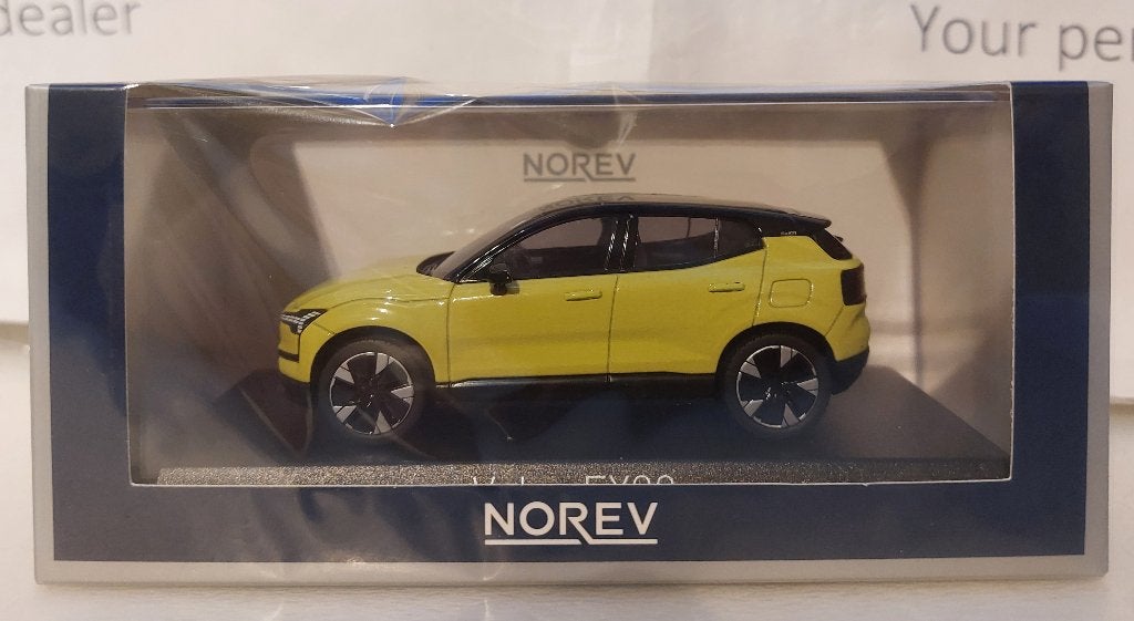 Norev 1:43 Volvo EX30 2024 Moss Yellow nieuw in display, Ophalen of Verzenden, Nieuw, Auto, Norev