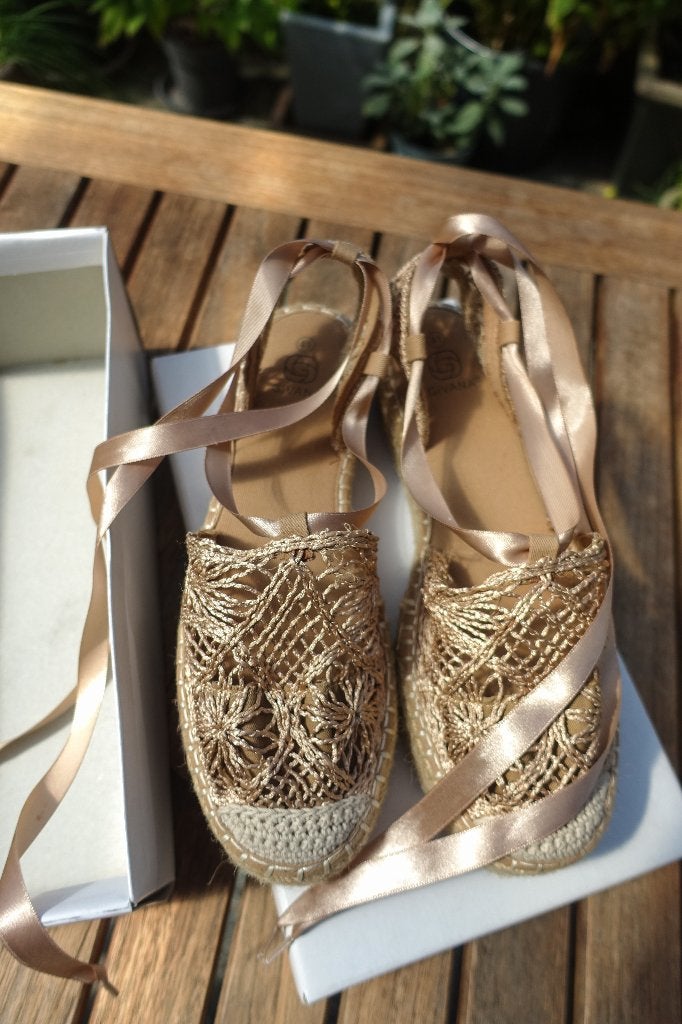 luxe goudkleurige gehaakte espadrilles in Ibiza style mt 41, Kleding | Dames, Schoenen, Overige kleuren, Givana, Ophalen of Verzenden