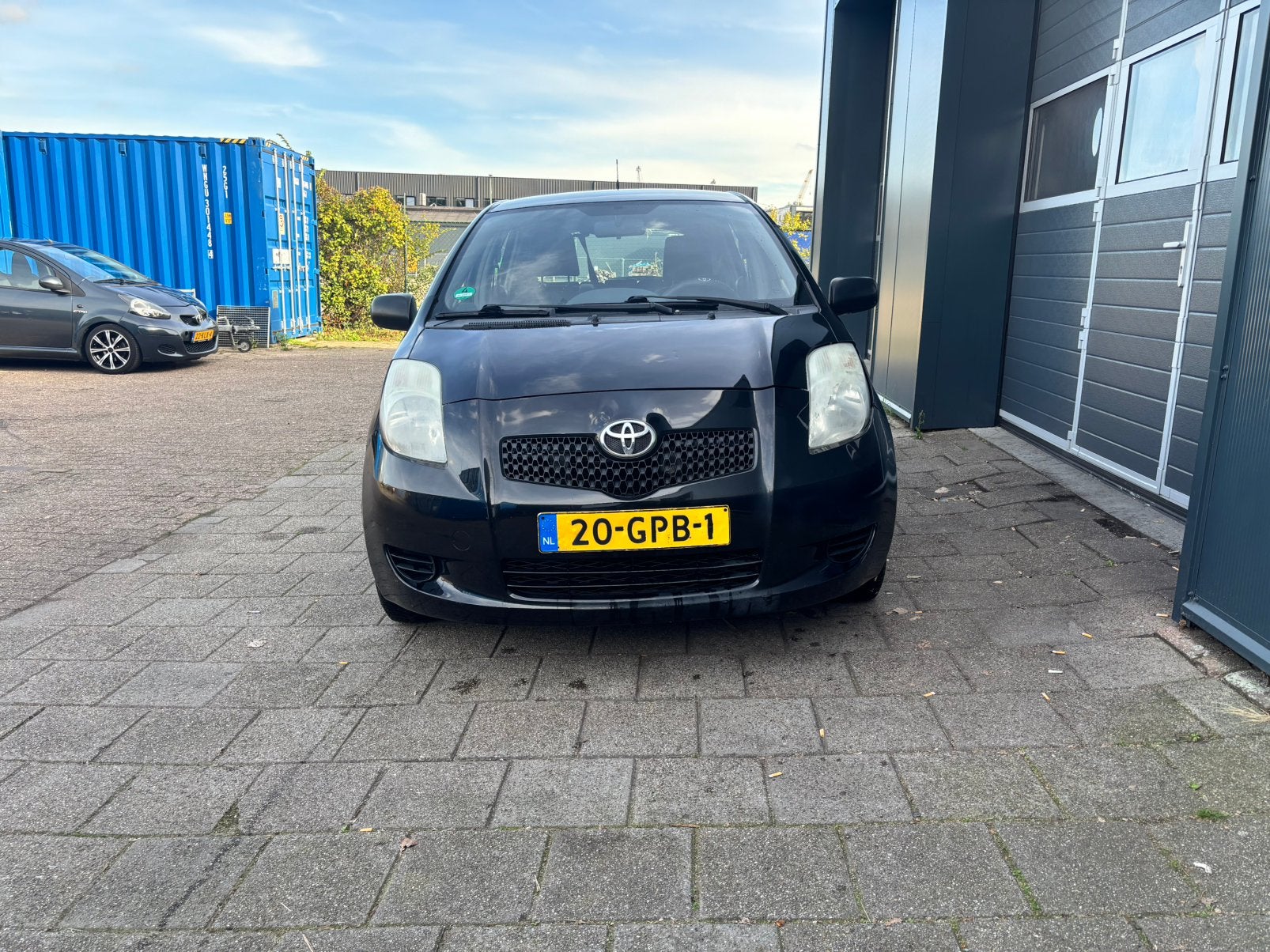Foto 3 van Toyota Yaris 1.0 12V Vvt-i 5DR Terra 2008 Zwart