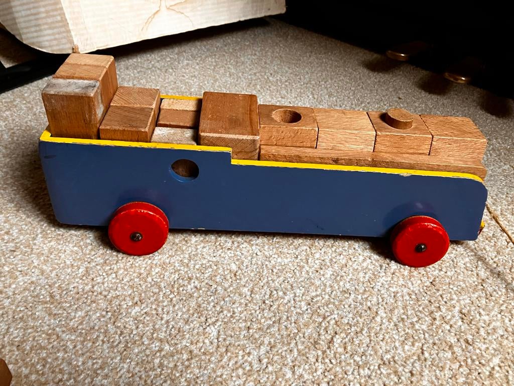 Vintage Houten speelgoedtrein Ado uit jaren 50 met blokken, Kinderen en Baby's, Ophalen of Verzenden, Gebruikt, Rij- of Hobbelspeelgoed