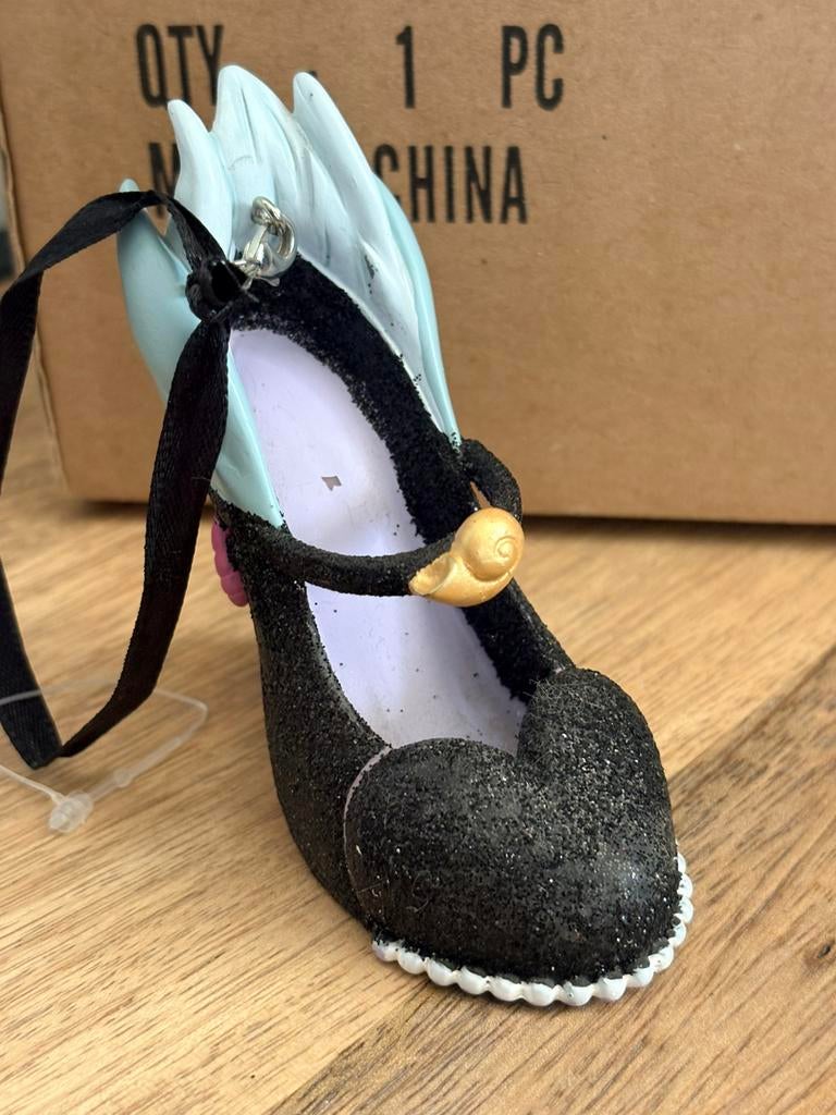 Disney parks ursula shoe ornament, Ophalen of Verzenden, Overige figuren, Zo goed als nieuw, Beeldje of Figuurtje