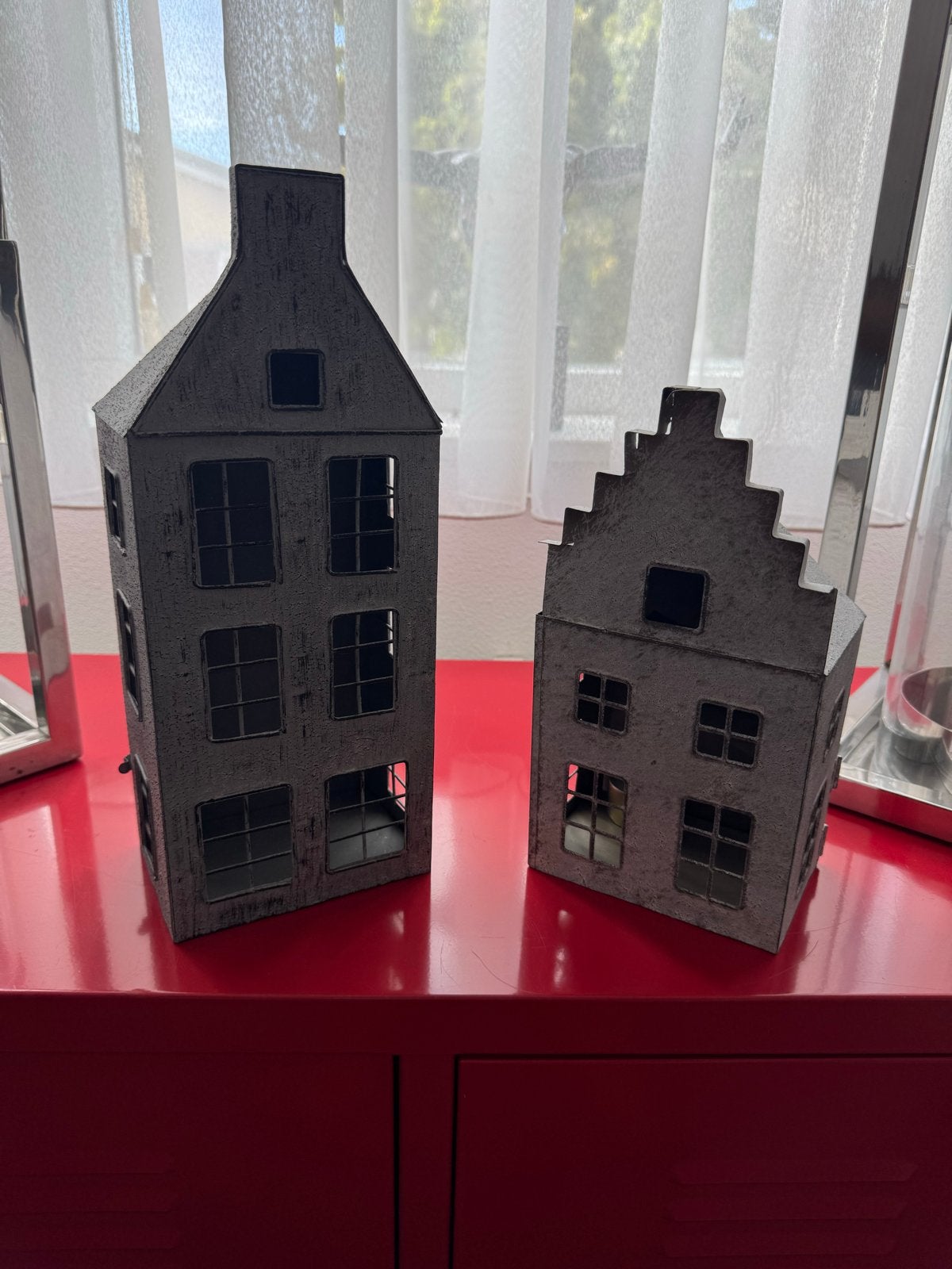 Set van 2 metalen huisjes - sfeervolle decoratie, Huis en Inrichting, Ophalen of Verzenden, Zo goed als nieuw, Metaal, Grijs