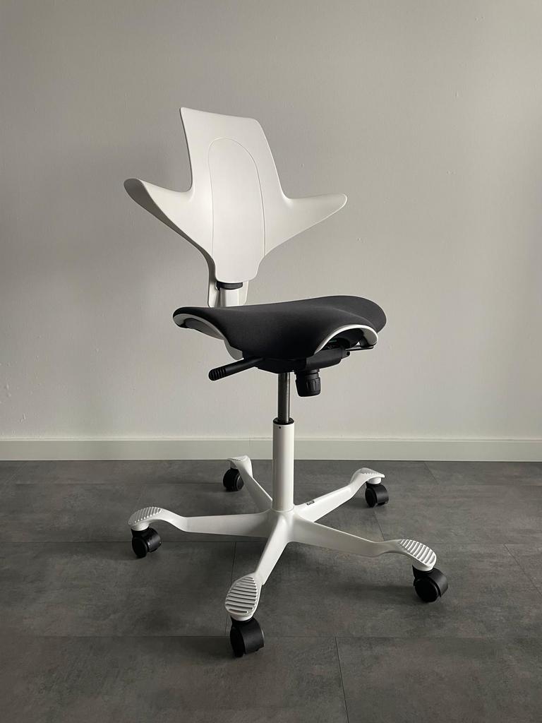 Design bureaustoel Hag Capisco Plus 8020, Huis en Inrichting, Bureaustoelen, Zo goed als nieuw, Zwart, Ophalen