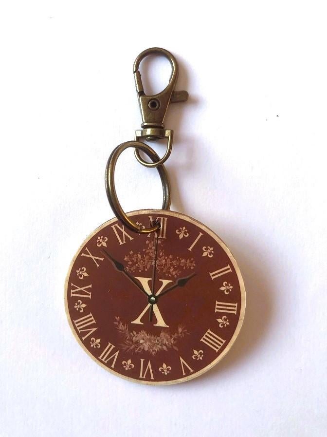 Vintage sleutelhanger klok ronde hout - bruin - metaal brons, Verzenden, Nieuw