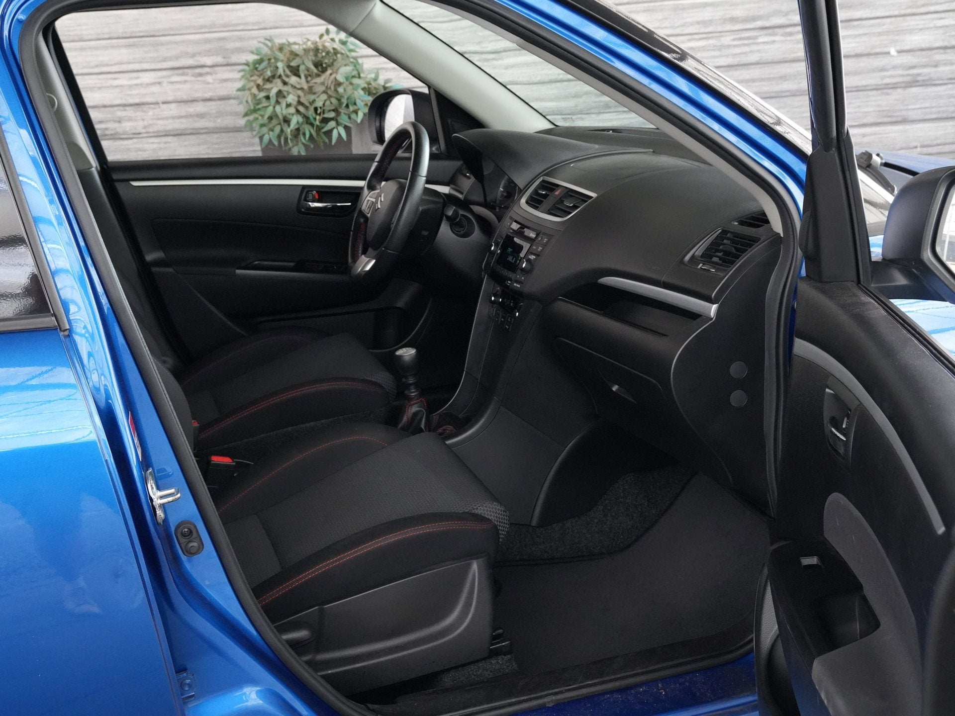 Suzuki Swift 1.6 Sport 136Pk Spoiler Airco Cruise Bluetooth, Voorwielaandrijving, Dealer onderhouden, 4 cilinders, Stoelverwarming