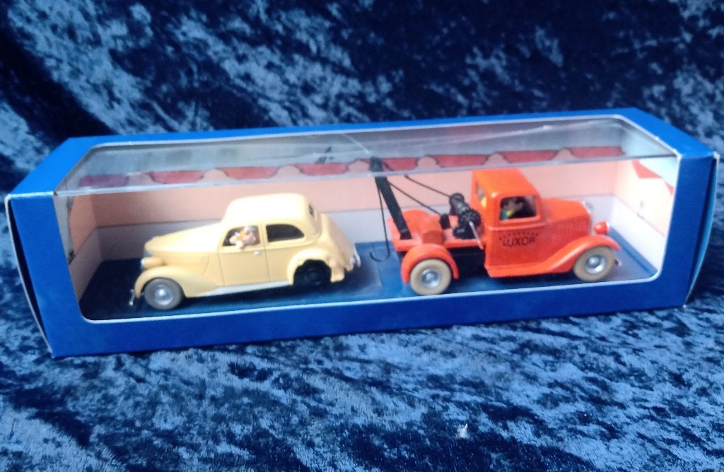 Kuifje auto No.23/24 De verongelukte auto + Luxor takelwagen, Hobby en Vrije tijd, Ophalen of Verzenden, Zo goed als nieuw, Auto