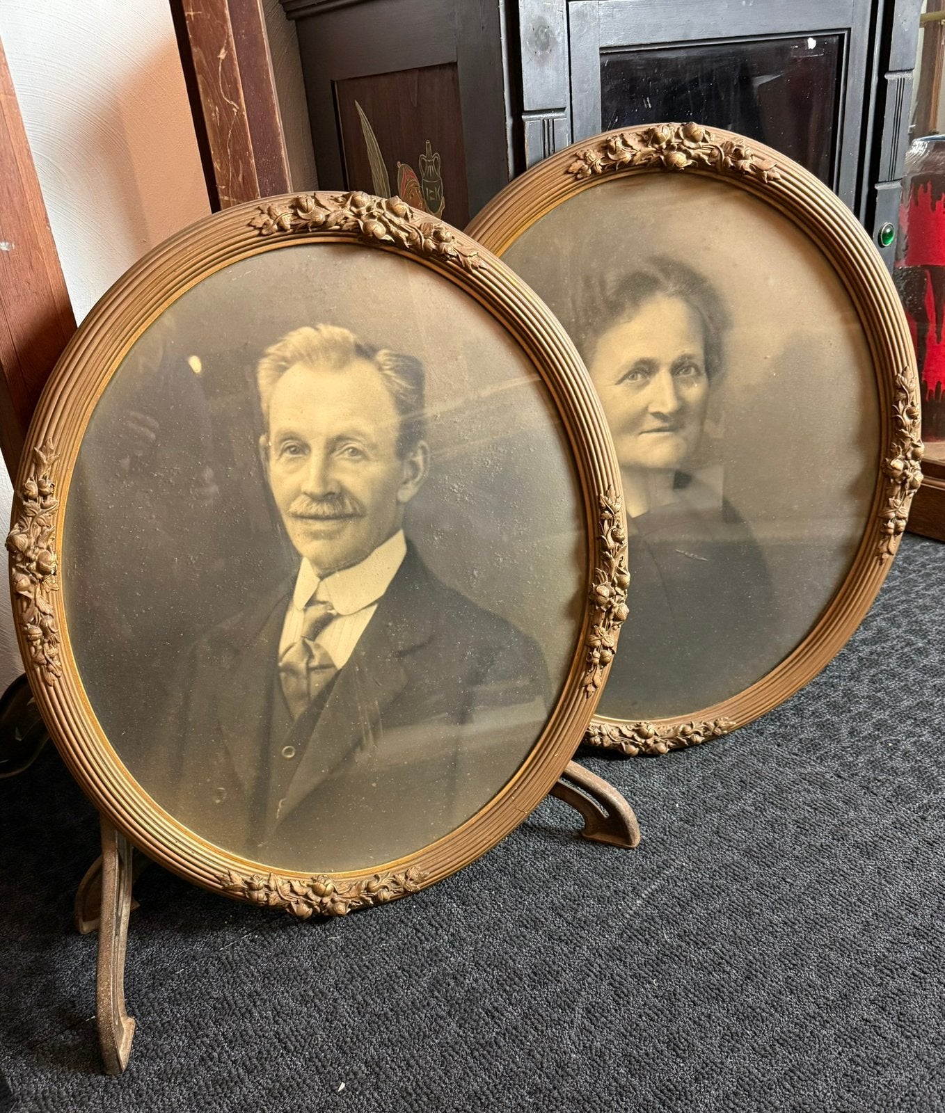 Antieke ovale Kaders met oude Foto Opa & Oma, Ophalen