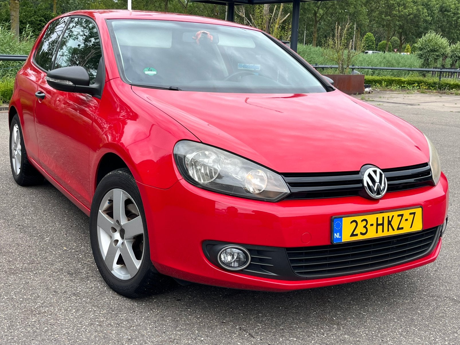 Volkswagen Golf 1.6 Benzine 105 PK 2009 Rood / APK 05-2027**, Voorwielaandrijving, 4 cilinders, 610 kg, 49 €/maand