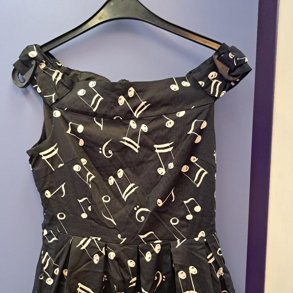 Zwart Lindy Bop jurkje met muzieknotenprint maat S-M 48997, Maat 38/40 (M), Lindy Bop, ., Zwart