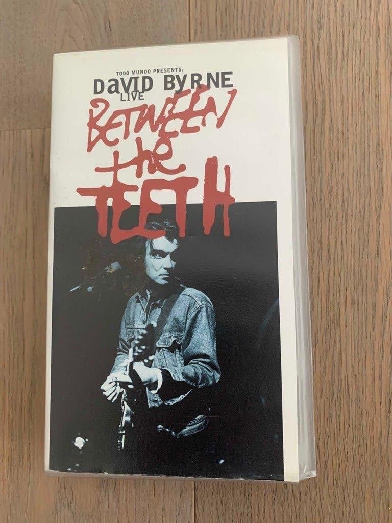 DAVID  BYRNE - Between The Teeth * VHS (zeldzaam) * NIEUW, Alle leeftijden, Ophalen of Verzenden, Zo goed als nieuw, Muziek en Concerten