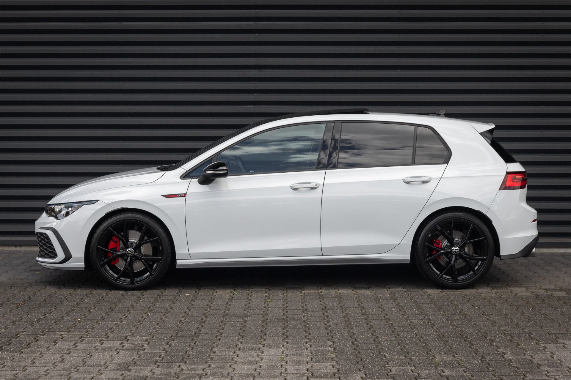 Volkswagen Golf 2.0 TSI GTI Pano-H/K-IQLight (bj 2022), Euro 6, 4 cilinders, 1984 cc, Wit