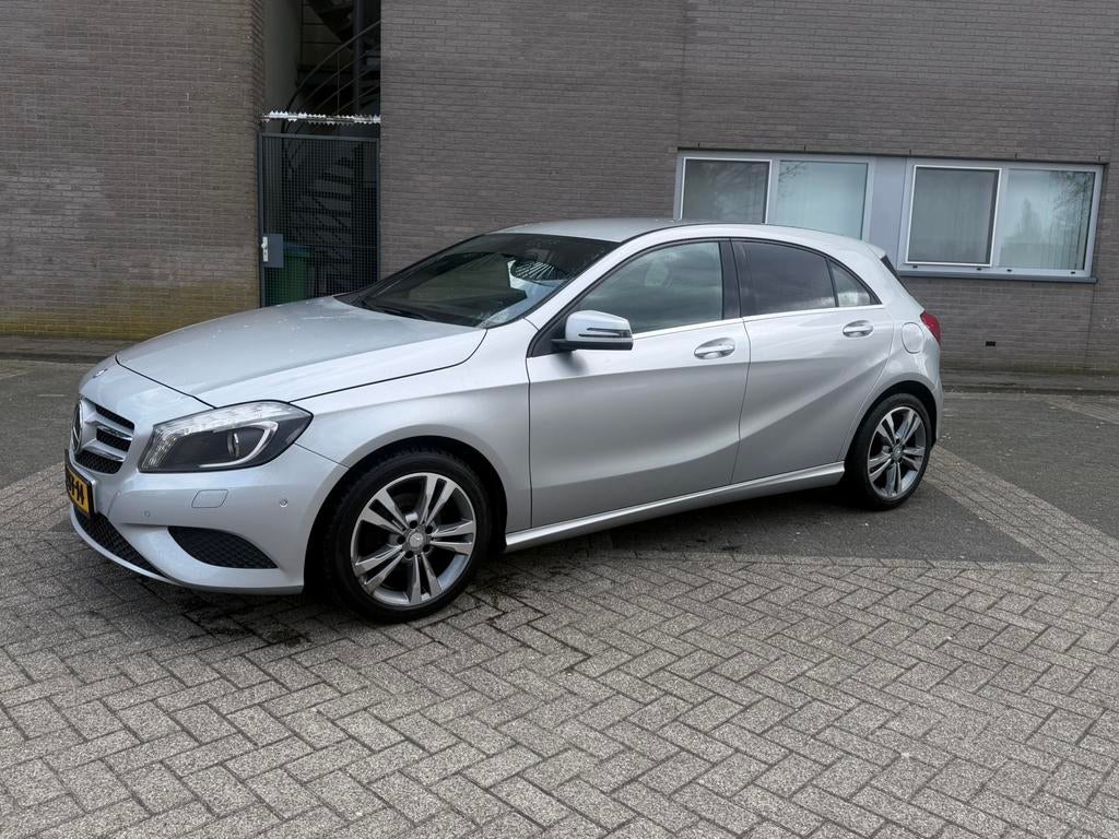 Mercedes-Benz A-Klasse A180 1.6 Blue Efficiency 2012 Grijs, Auto's, Voorwielaandrijving, Zwart, 4 cilinders, Leder en Stof