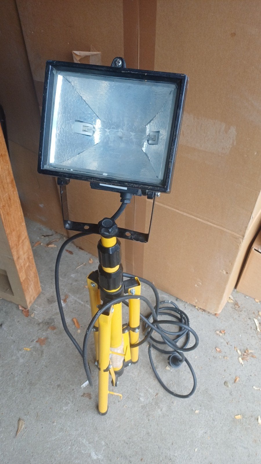 bouwlamp LED enkel op geel statief nooit gebruikt geweest, Ophalen of Verzenden, Lamp met armatuur, 50 tot 200 watt, Nieuw