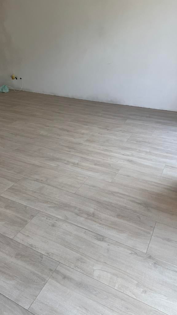 VTWonen board laminaat 25m2 nette vloer, €150, Huis en Inrichting, Ophalen, Beige, 25 tot 50 m², Laminaat