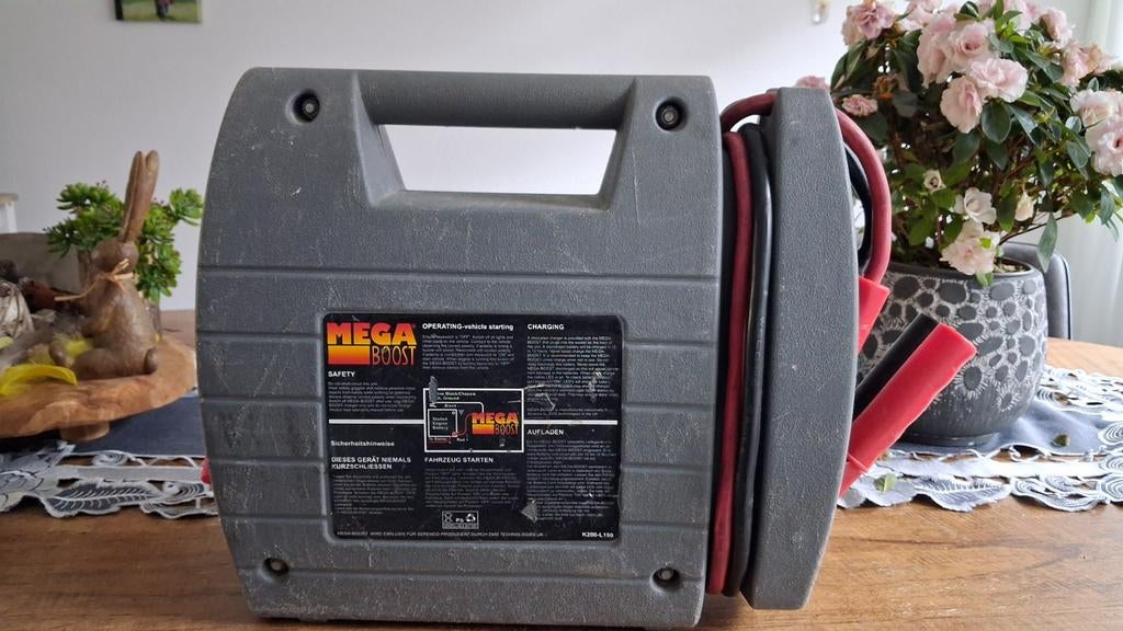 Mega Boost MB-700 Draagbare Startbooster 700 Amp, Ophalen of Verzenden, Gebruikt