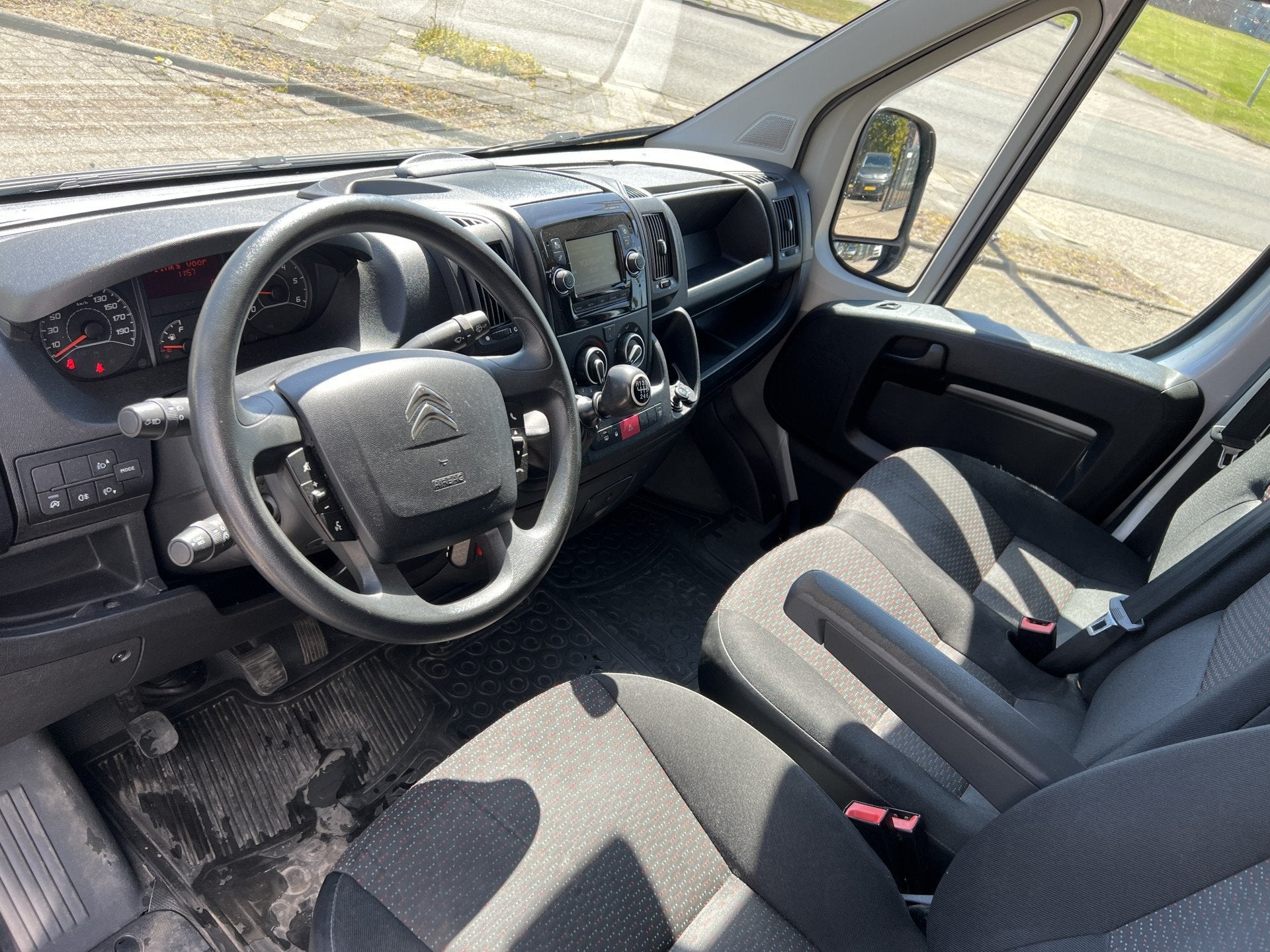 Peugeot Boxer 30 2.2 BlueHDi 120 L1H1 Club (bj 2021), Auto's, Bestelauto's, Voorwielaandrijving, Stof, 4 cilinders, Origineel Nederlands