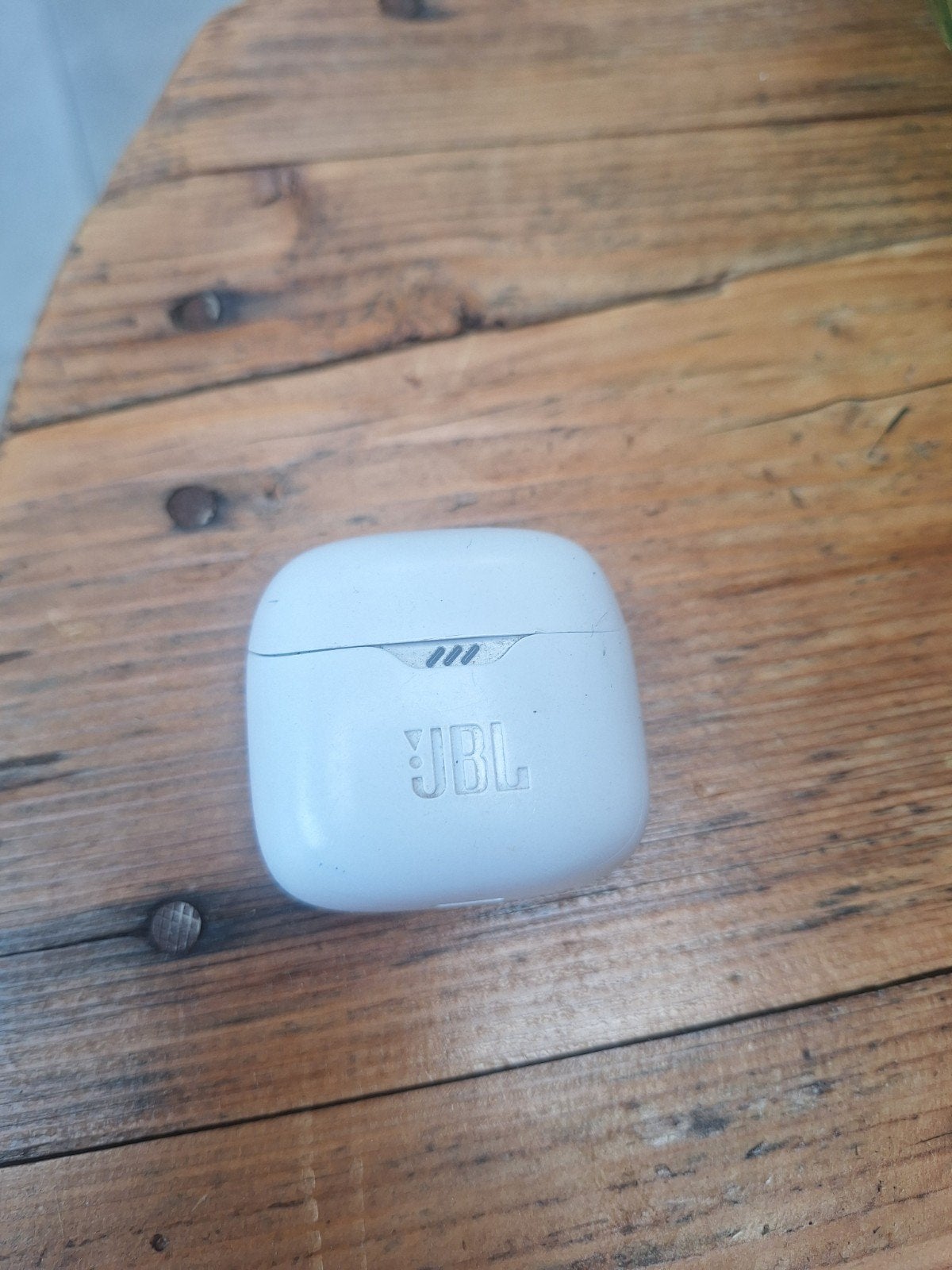 JBL Tune Flex TWS oplaadcase doosje- Wit zonder oortjes., In-ear, Gebruikt, JBL, Draadloos
