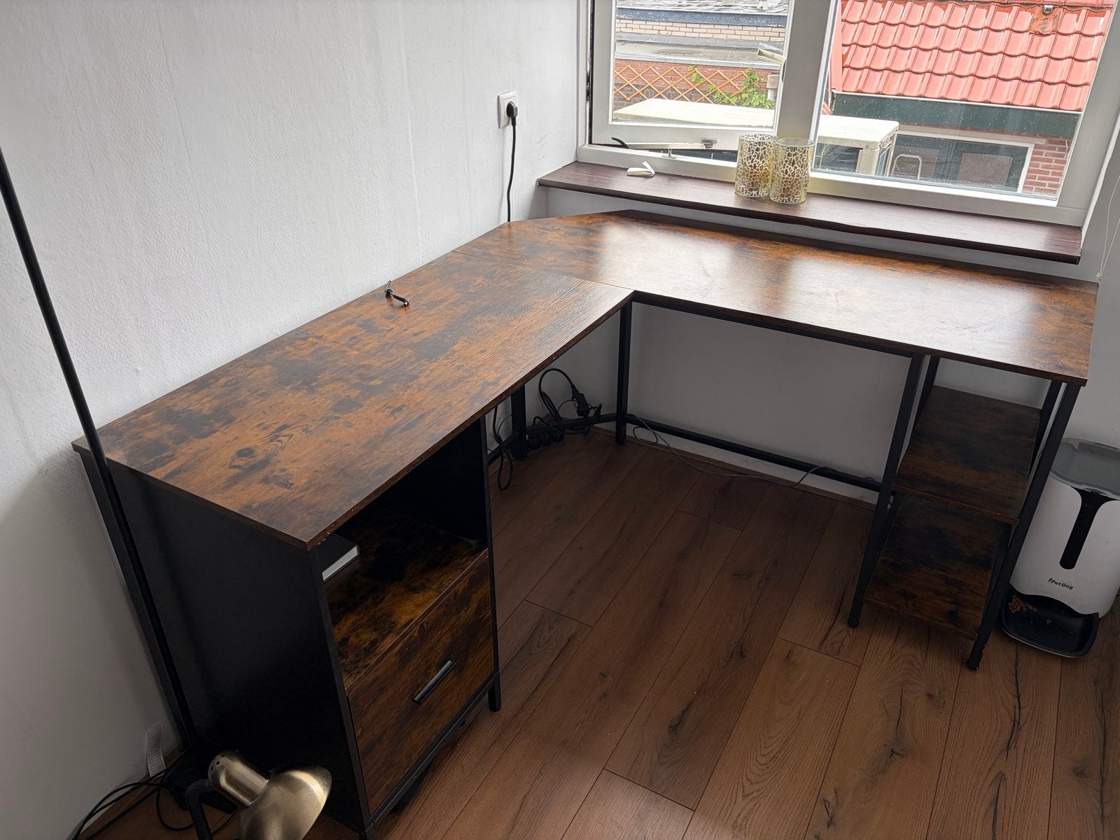 Hoekbureau met opbergruimte, 2 jaar oud, Opbergruimte, Spaanplaat of MDF, Hoekbureau, Bruin