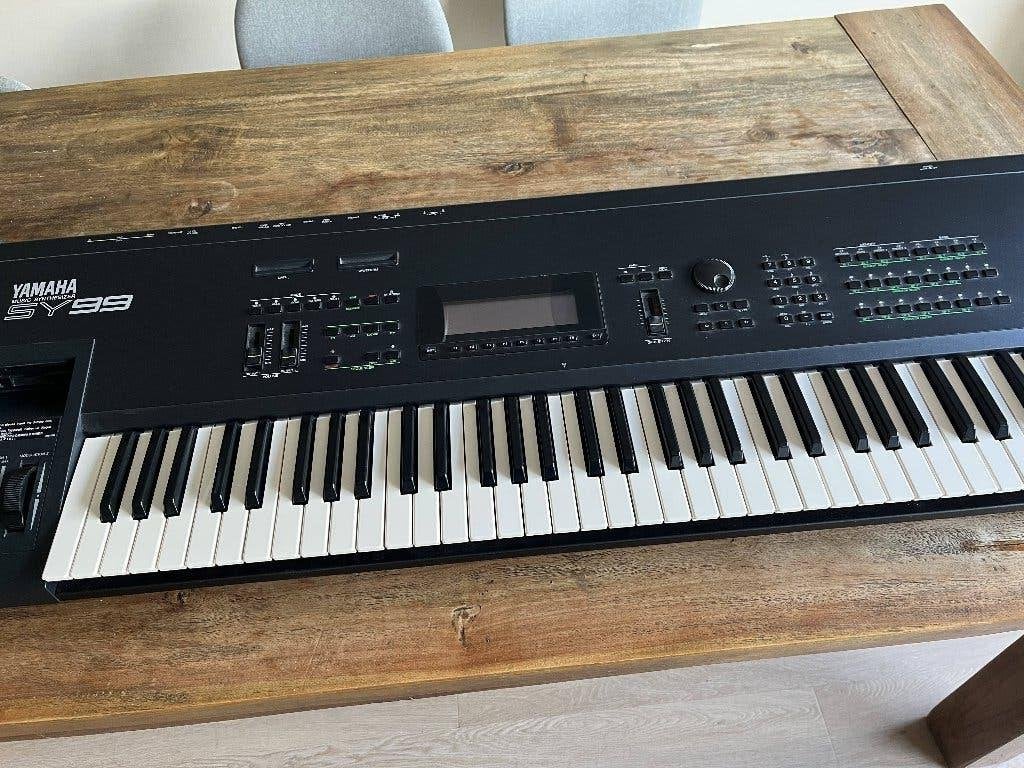 yamaha sy99, Muziek en Instrumenten, Gebruikt, Yamaha, Ophalen of Verzenden, Met standaard