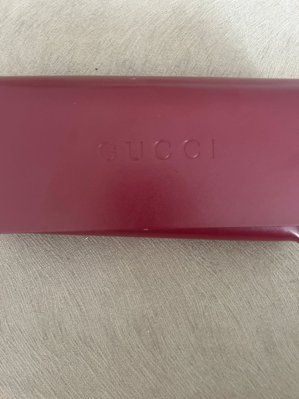 Gucci Zonnebril met Rood en Groen Detail, Overige merken, Gebruikt, Zonnebril, Zwart