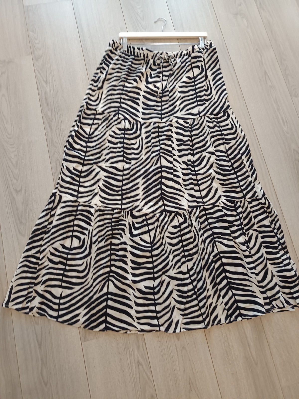 Nieuwe maxirok,maat 44, Kleding | Dames, Rokken, Ophalen of Verzenden, Nieuw, Maat 42/44 (L), Onder de knie