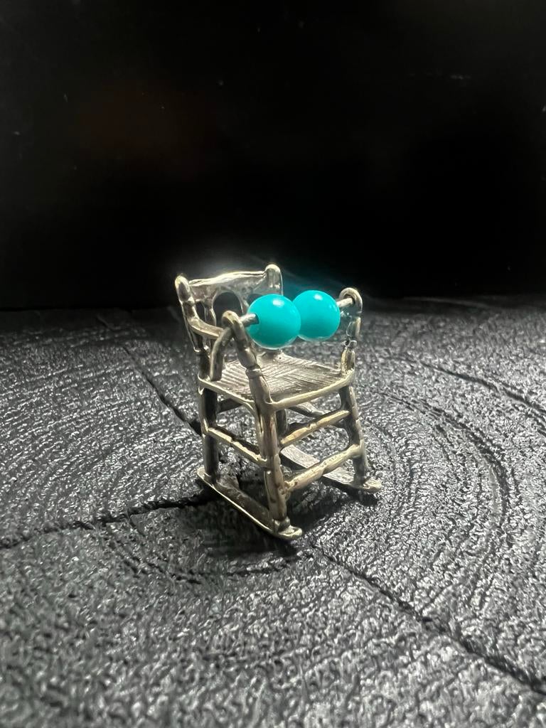 Miniatuur Zilveren Kinderstoel met Blauwe Kralen, Antiek en Kunst, Antiek | Goud en Zilver, Ophalen of Verzenden, Zilver
