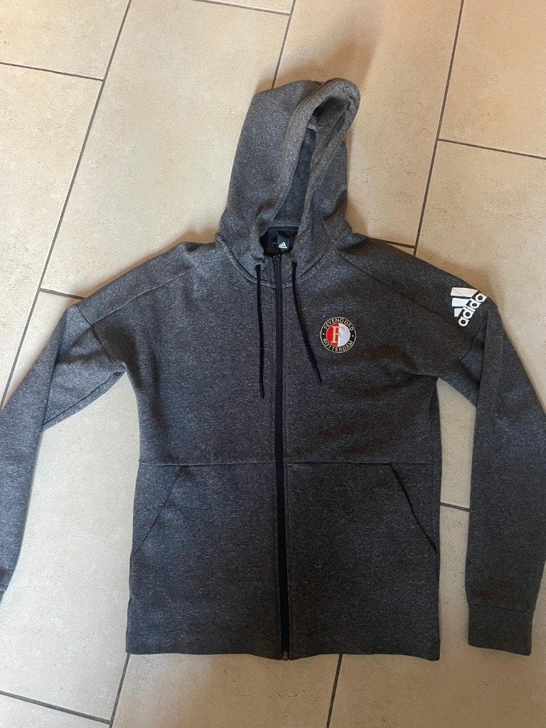 Grijs Feyenoord Adidas vest  Maat S, Kinderen en Baby's, Kinderkleding | Maat 176, Adidas, Jongen of Meisje, Trui of Vest, Nieuw