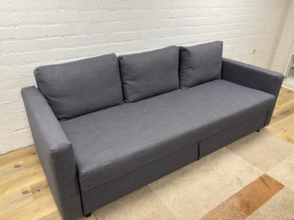 IKEA FRIHETEN 3-zits slaapbank Skiftebo donkergrijs, Huis en Inrichting, Ophalen, Tweepersoons, 140 cm, Zo goed als nieuw