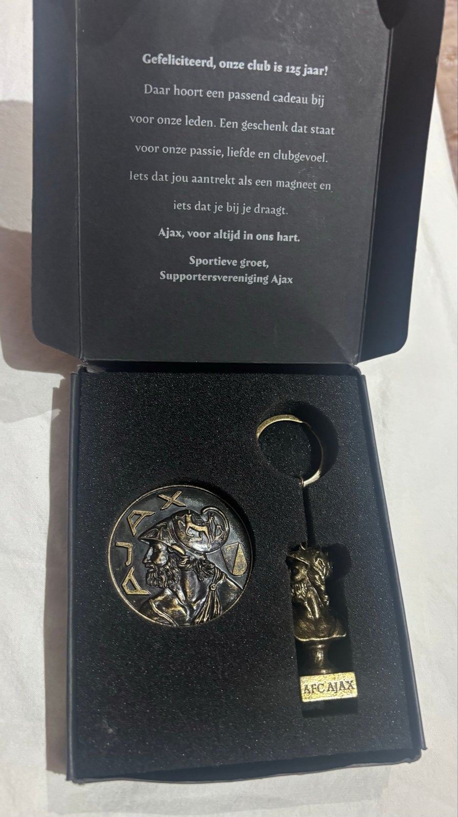 Ajax 125 jaar jubileum cadeau, Medaille en sleutelhanger, Ophalen of Verzenden, Nieuw