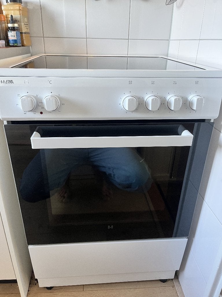 ETNA FIV560WIT Inductiefornuis met oven, wit, 60 cm of meer, 4 kookzones, Zo goed als nieuw, Energieklasse A of zuiniger