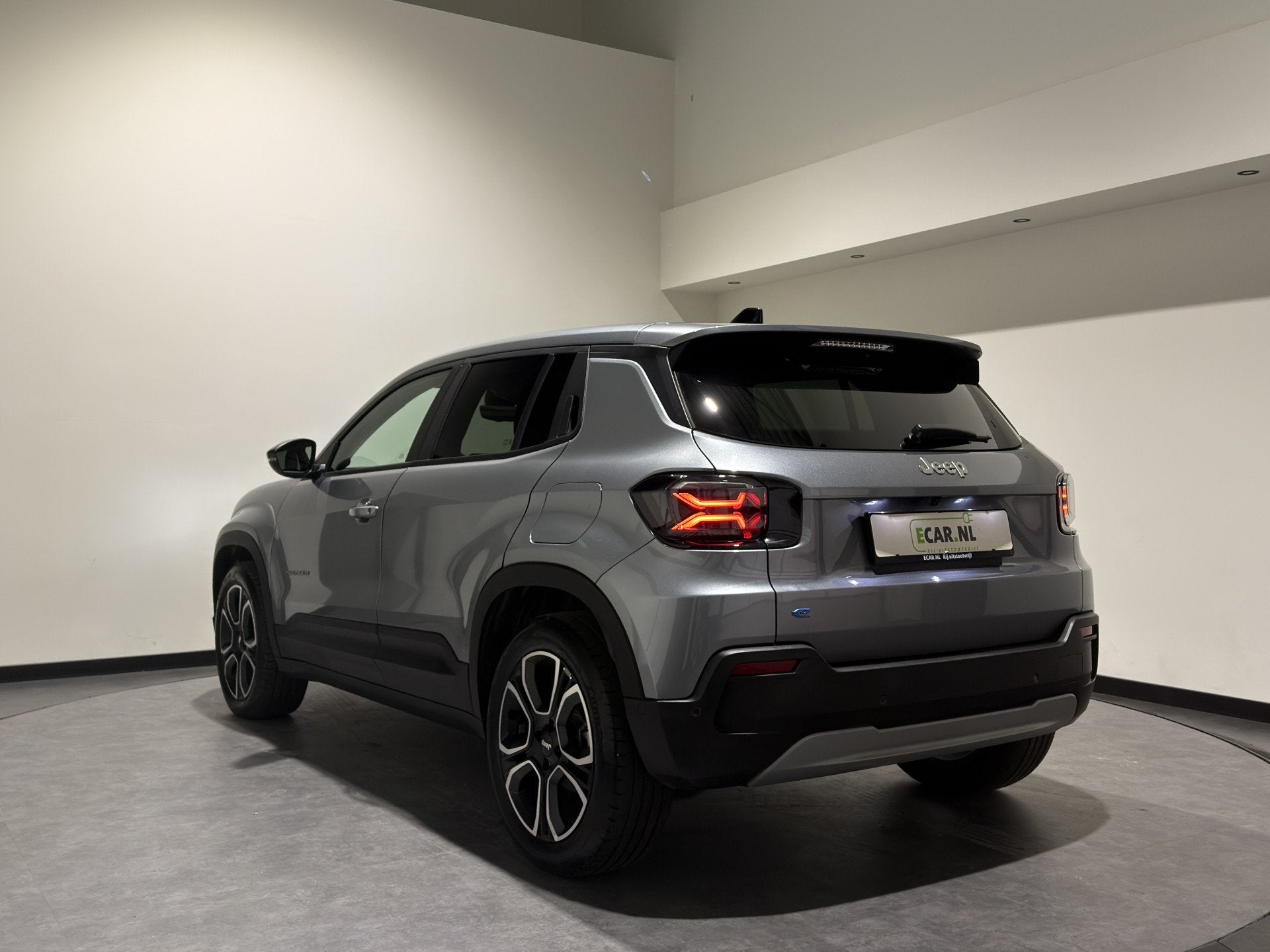 Jeep Avenger Altitude 54 kWh | Warmtepomp | Keyless | Stoele, Auto's, Gebruikt, 156 pk, Met garantie (alle), Leder en Stof