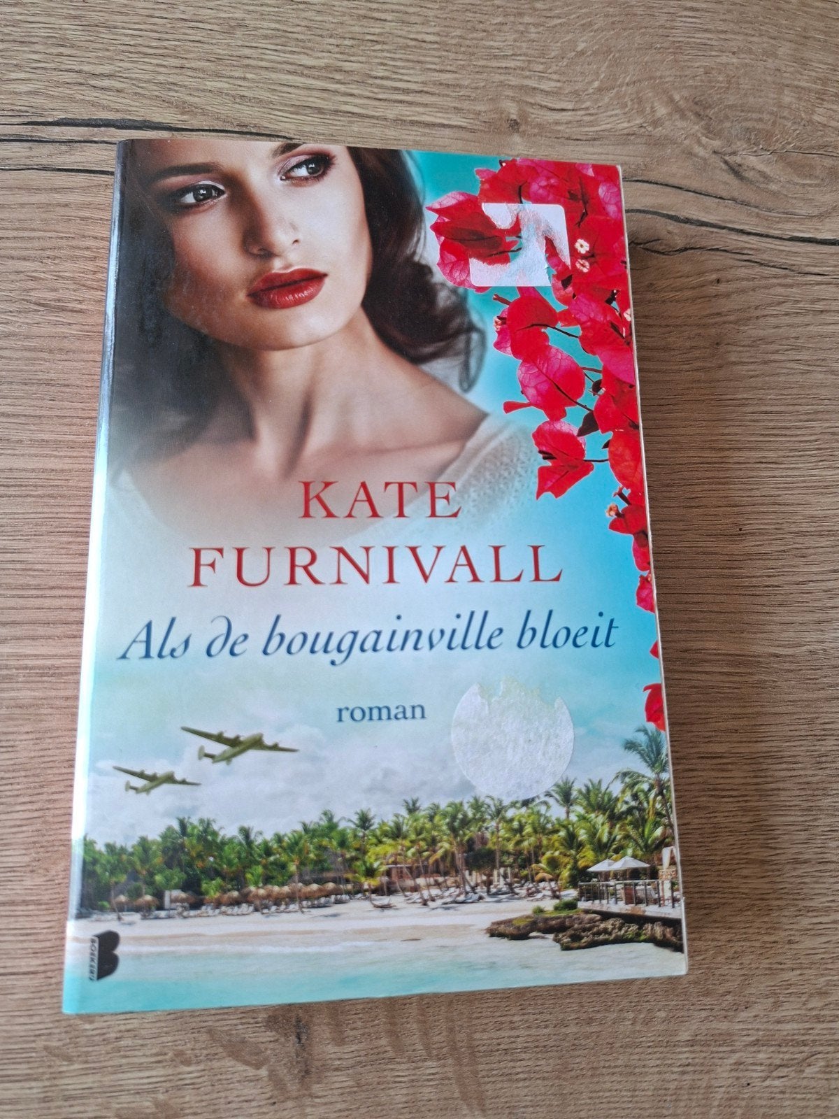 Als de bougainville bloeit - Kate Furnivall (roman), Ophalen of Verzenden, Zo goed als nieuw, Kate Furnivall, Europa overig