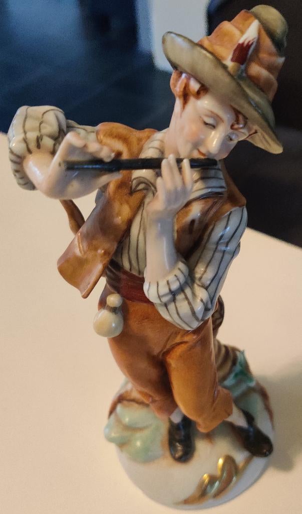 Vintage porseleinen beeldje handgeschilderd Vaga, Antiek en Kunst, Ophalen