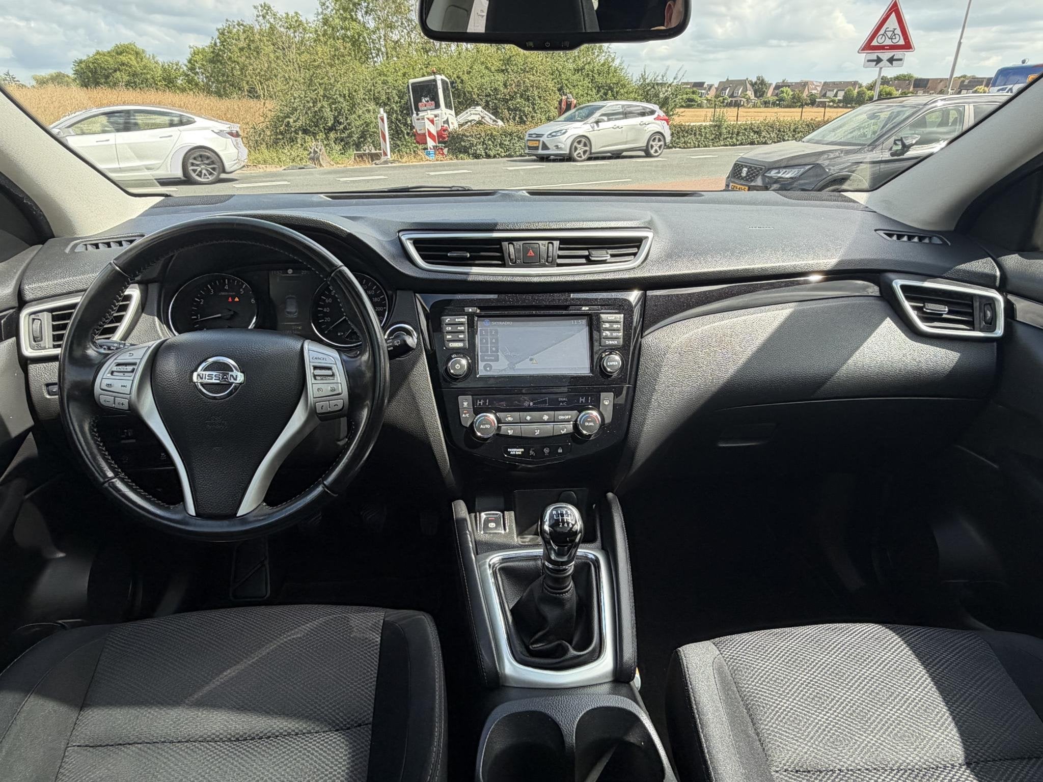 Nissan Qashqai 1.6 N-Connecta TREKHAAK | NAVI | KLIMA | CAME, Voorwielaandrijving, 12 maanden, Gebruikt, Euro 6