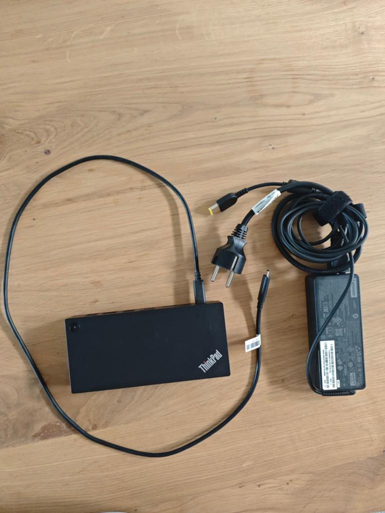 Lenovo ThinkPad Docking Station met oplader, Computers en Software, Dockingstations, Lenovo ThinkPad, Ophalen of Verzenden, Zo goed als nieuw