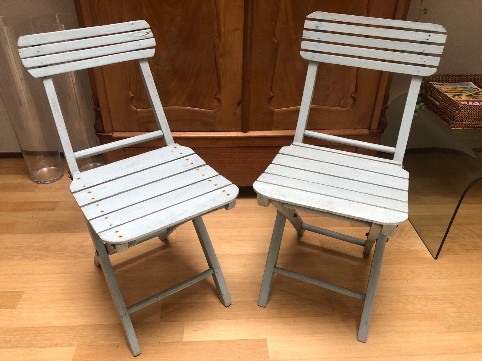Set van 2 vintage inklapbare houten bistrostoeltjes, Tuin en Terras, Ophalen of Verzenden, Gebruikt, Hout, Inklapbaar