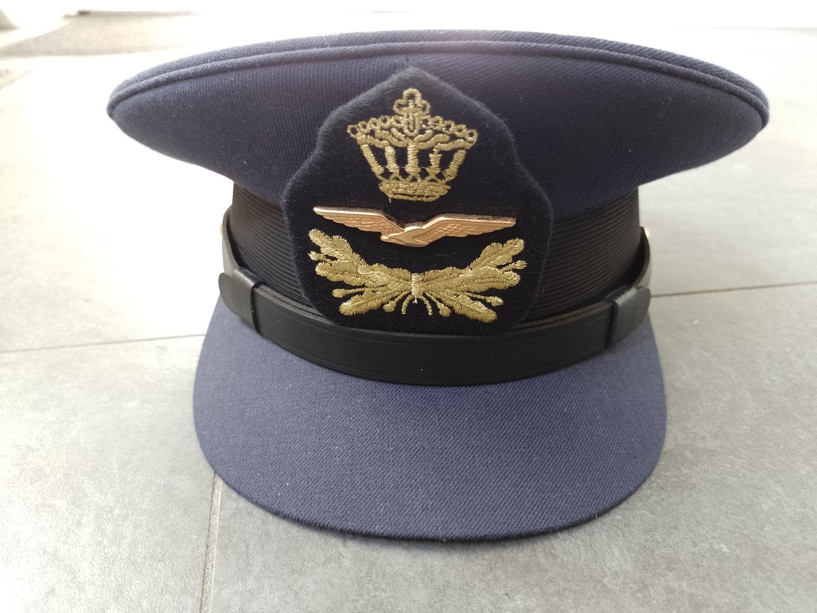 Pet uniform Luchtmacht Officier maat 57, Verzamelen, Militaria | Algemeen, Ophalen of Verzenden, Luchtmacht, Nederland, Helm of Baret