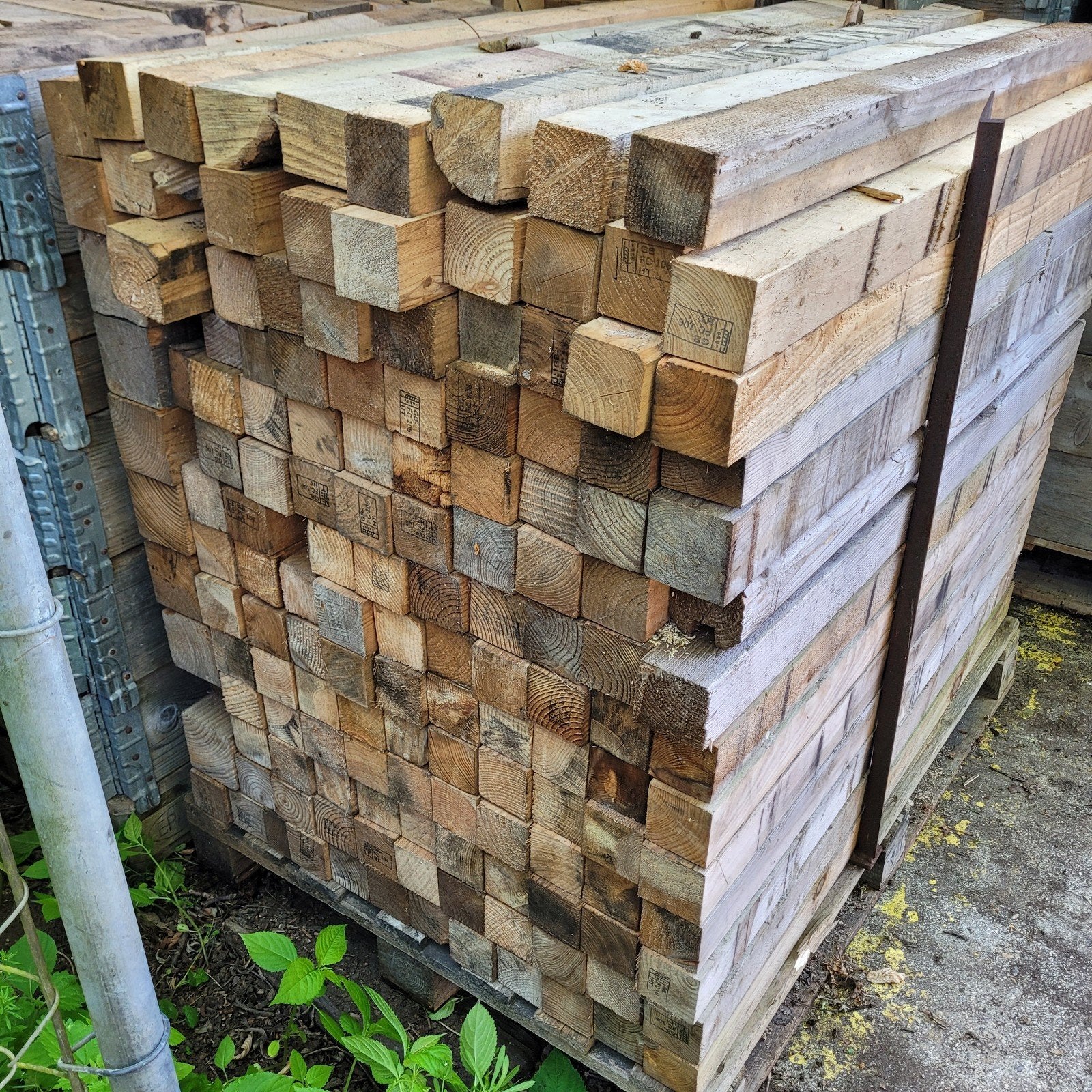 3 stapels / totaal ca 400 balken, Tuin en Terras, Palen, Balken en Planken, Ophalen, 250 cm of meer, Balken