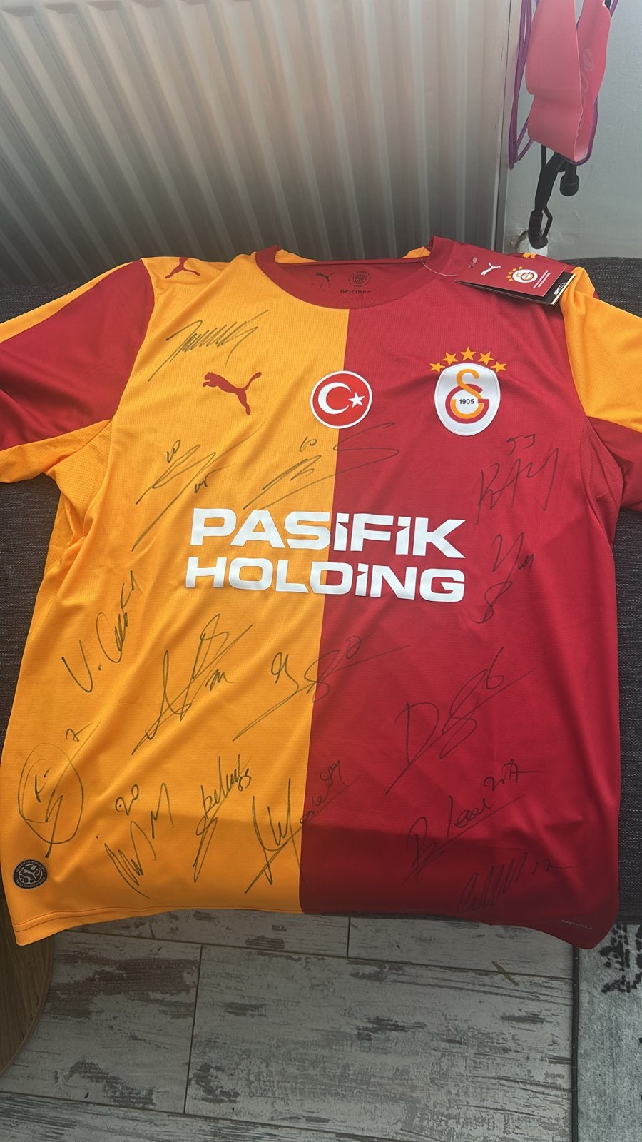 Origineel Galatasaray shirt met handtekeningen, Ophalen of Verzenden, Zo goed als nieuw, Buitenlandse clubs, Shirt