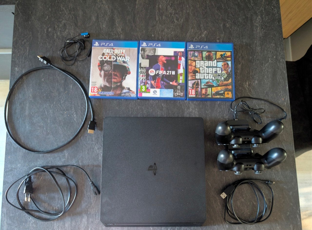 PlayStation 4 (PS4) Slim 1TB + 2 controllers (DS4) + 3 games, Spelcomputers en Games, Ophalen, Met games, Met 2 controllers, Zo goed als nieuw