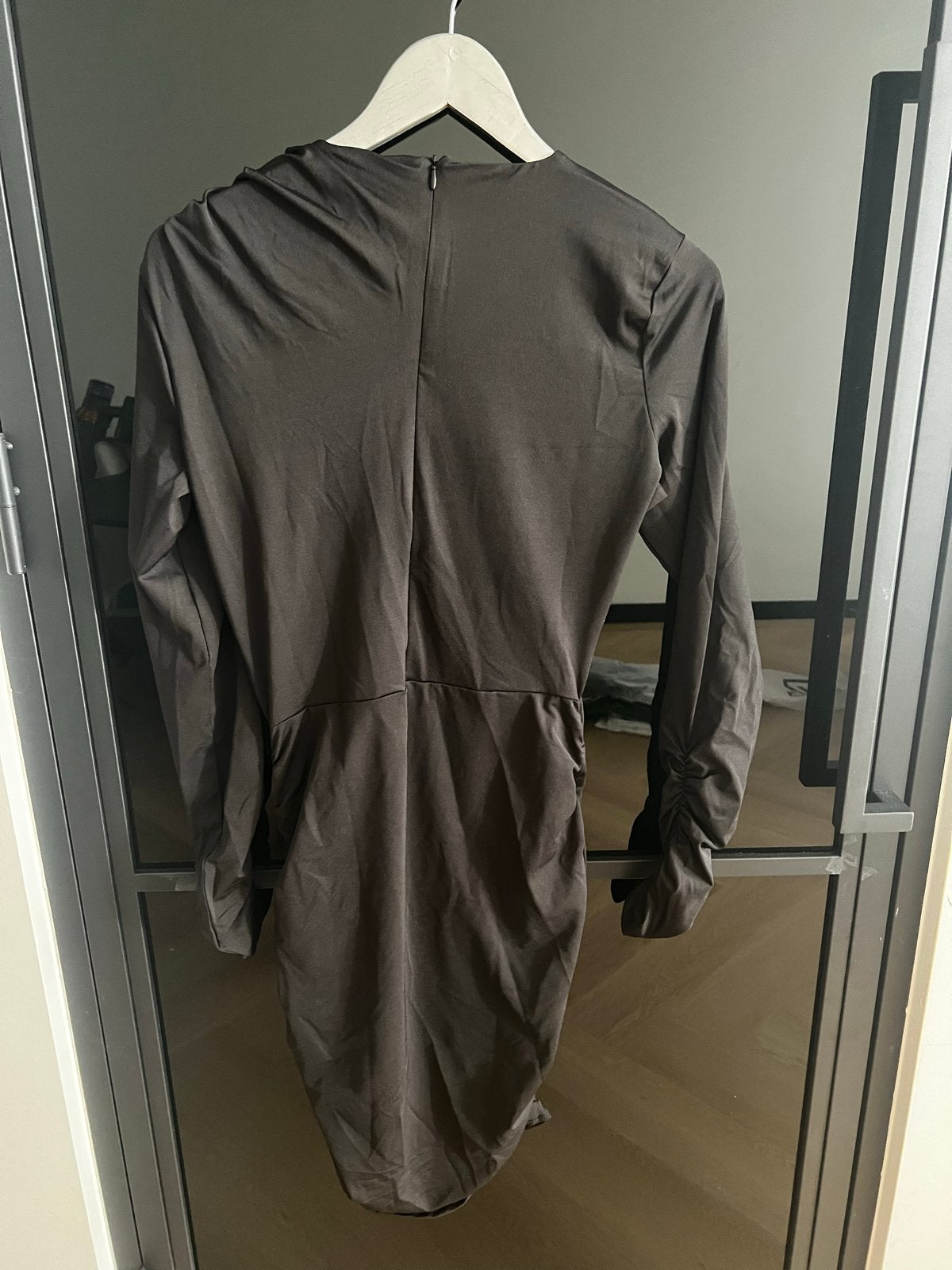 Zwarte jurk met gouden knopen en ruches Nikki By Kate Moss, Zwart, Nieuw, Ophalen of Verzenden, Maat 34 (XS) of kleiner
