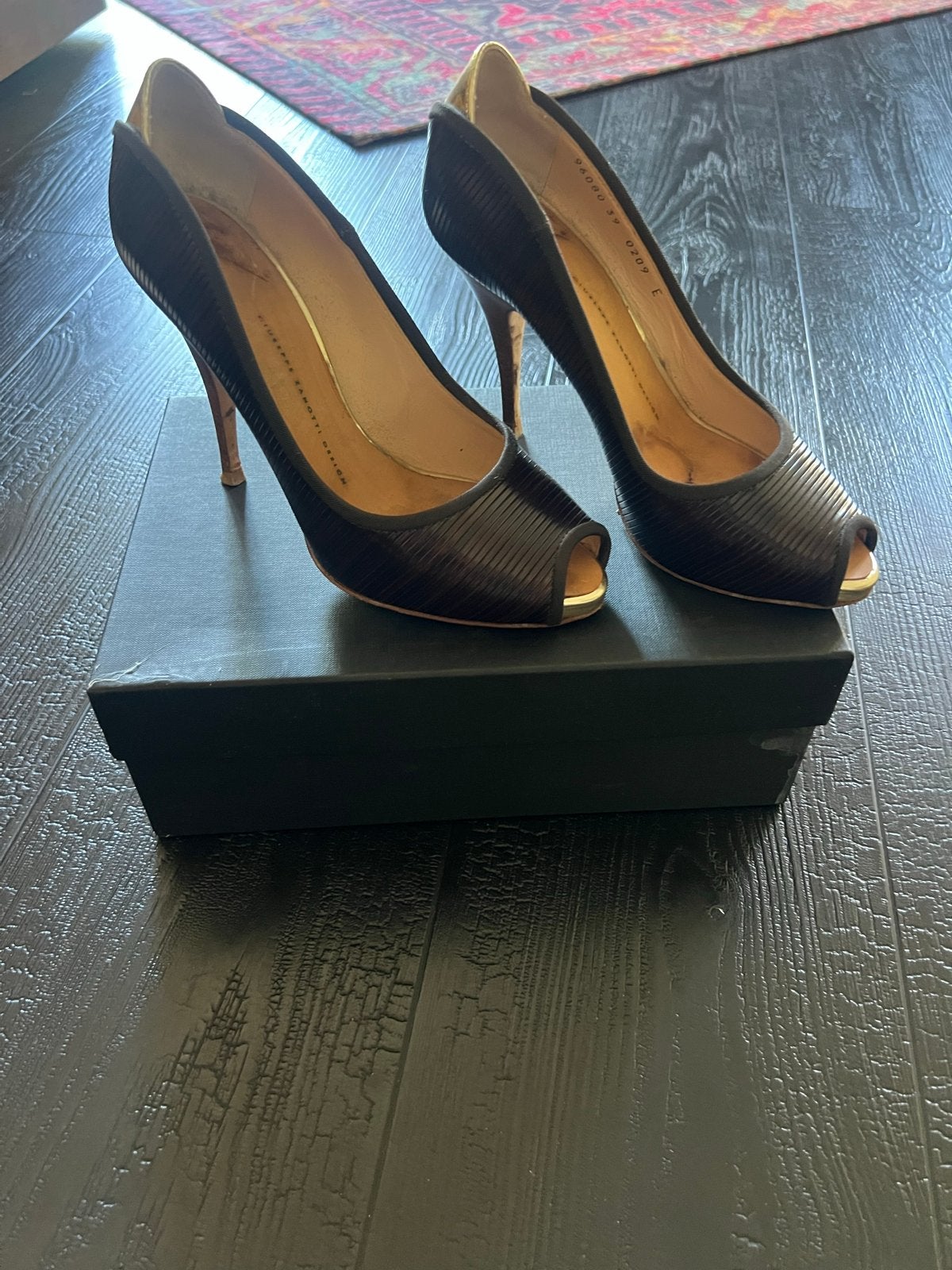 Giuseppe Zanotti bruin met goud details Pumps - Maat 39, Ophalen, Pumps, Bruin, Gedragen