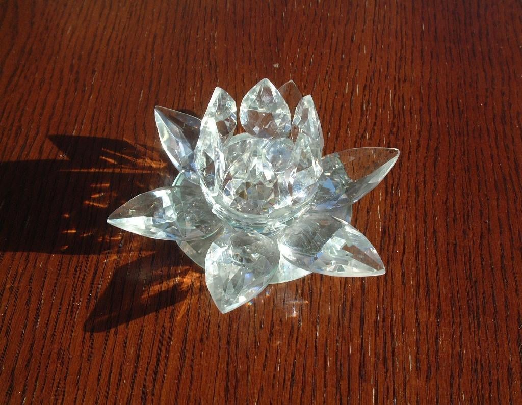 kristal of glas kandelaar lotus vorm op spiegeltje, Ophalen of Verzenden, Zo goed als nieuw, Overige materialen, Kandelaar