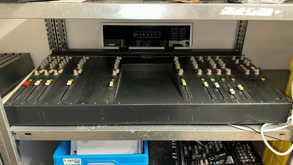 Dateq BCS broadcast mengtafel met meterbrug en microfoonbox, Ophalen of Verzenden, Gebruikt, Audio