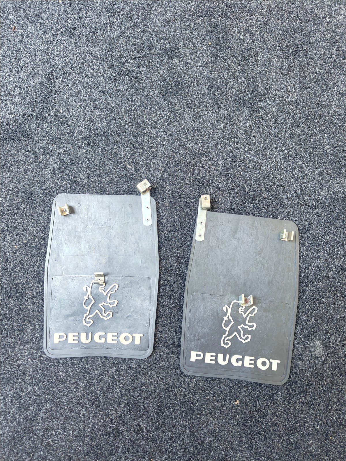 Nieuwe spatlappen achterzijde Peugeot 205 (ouder model), Nieuw, Ophalen of Verzenden, Spatbord, Achter