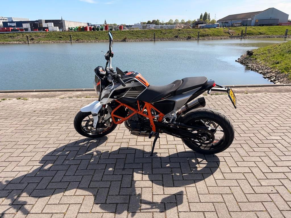 KTM 690 R - Supermoto met Akrapovic, Gebruikt, Particulier, Minimaal motorrijbewijs A2, Sportuitlaat
