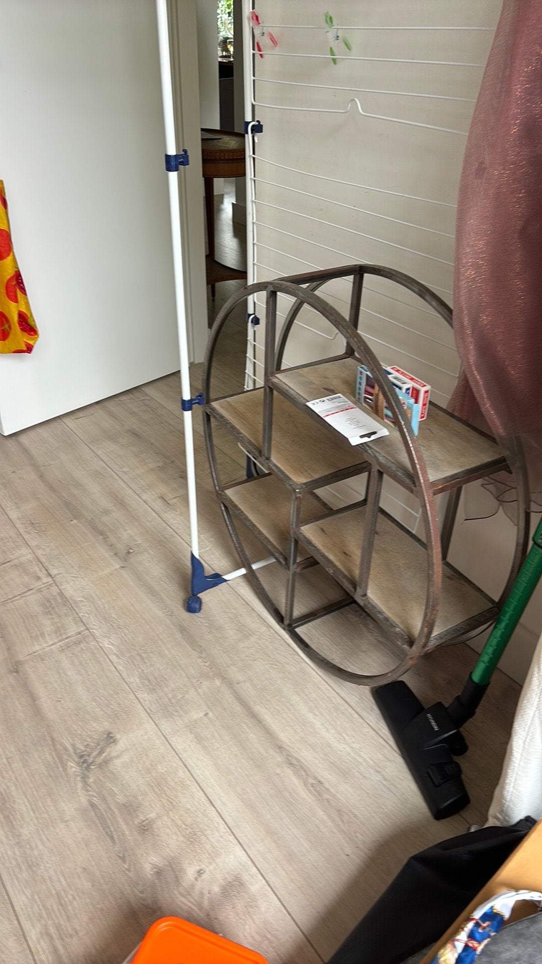 Industriële ronde wandplank/rek metaal en hout, Huis en Inrichting, Woonaccessoires | Overige, Ophalen, Gebruikt, Metaal, Bruin