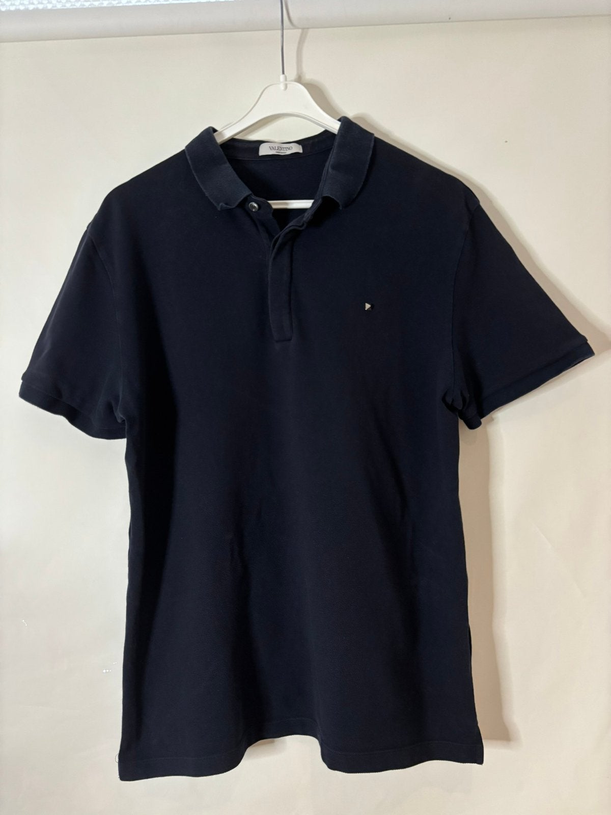 Valentino donkerblauw polo met logo studs maat l, Ophalen of Verzenden, Zo goed als nieuw, Maat 52/54 (L), Blauw